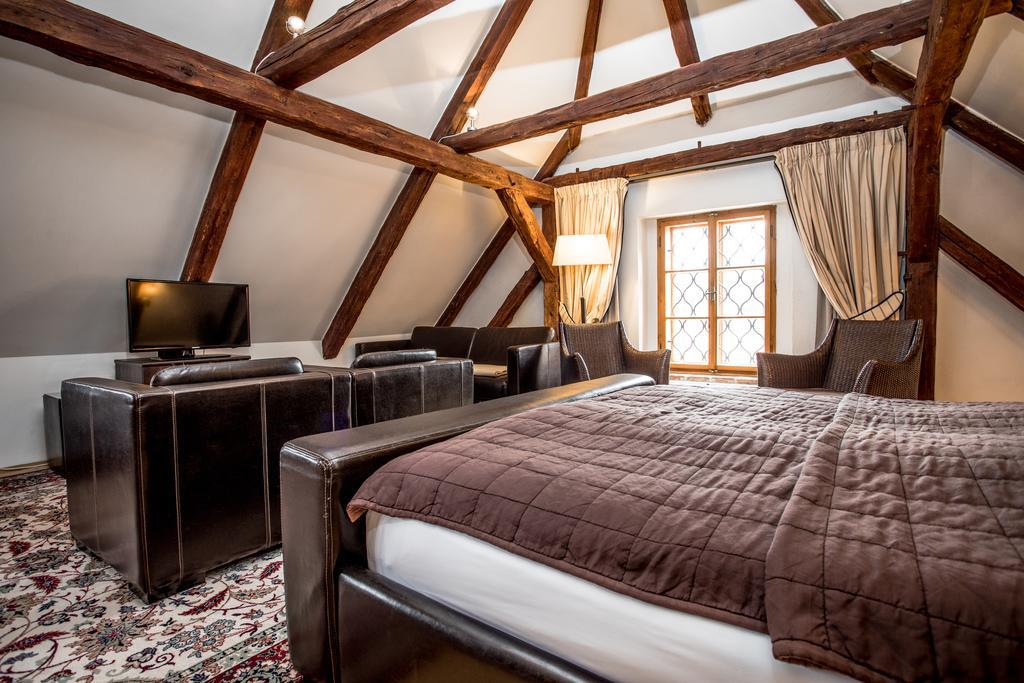 Hotel Dvur Hoffmeister Velké Číčovice Exterior foto